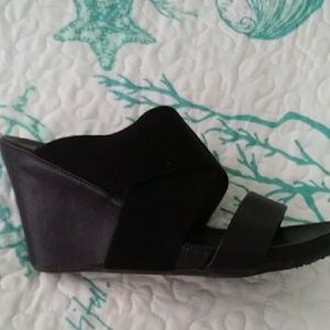 Kenneth Cole Reaction wedge sandal